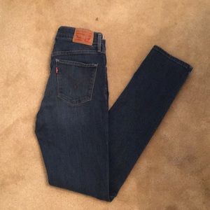 Levi’s “312” Shaping slim jeans